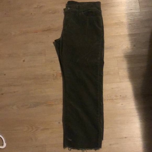 Uniqlo casual pants legs have been cut to L 29 for a more cropped look - Picture 2 of 4